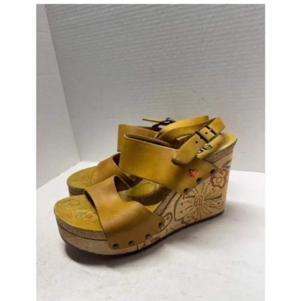 Art Leather Mustard Yellow Floral Wedge Sandals Made in Spain Size 37 6.5